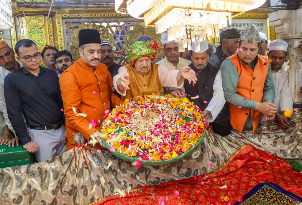 Indresh Kumar at Nizamuddin Dargah Diwali event controversy Delhi 2025