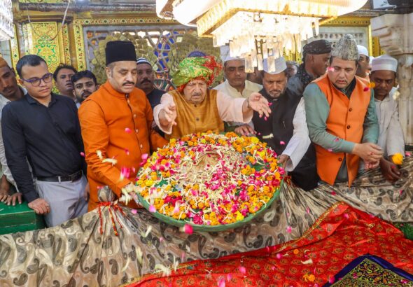 Indresh Kumar at Nizamuddin Dargah Diwali event controversy Delhi 2025