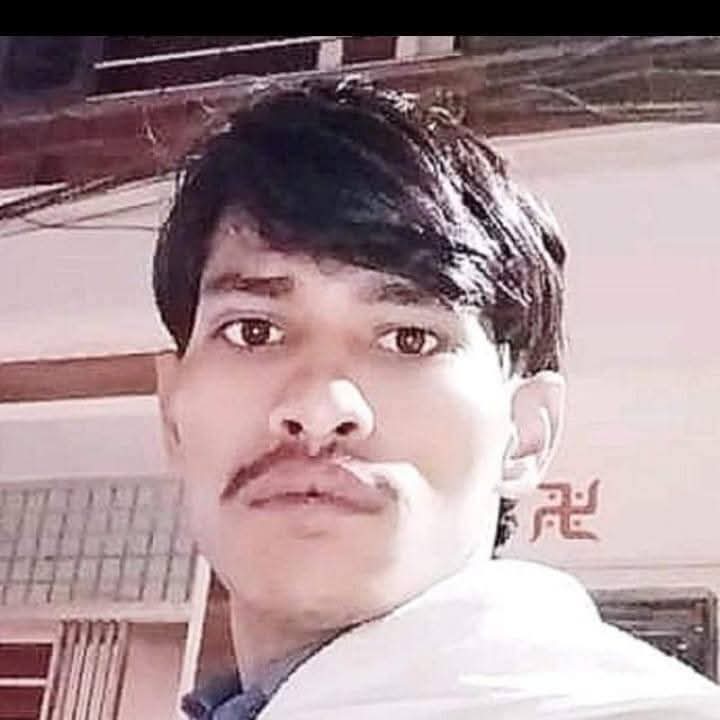 . "देवेंद्र, महरौली वार्ड 7 में बारिश के दौरान खुले नाले में बहा युवक"